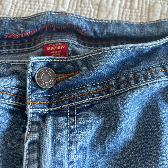 Two for one!!!!  Plus Size Denim Bermuda shorts and Beige Linen shorts - Picture 3 of 10